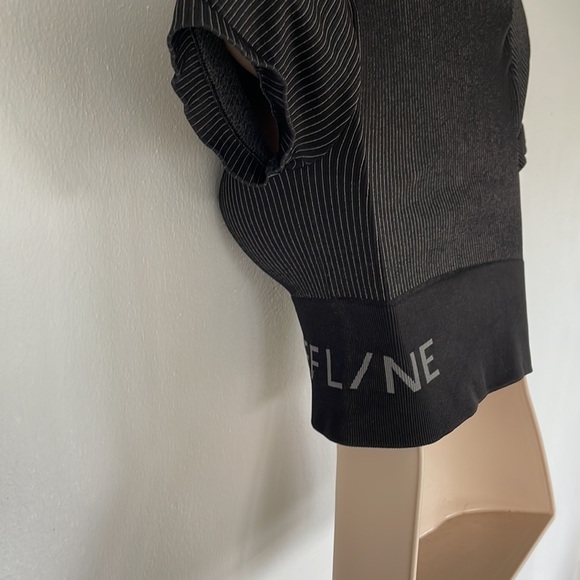 Aerie offline black pinstripe bodycon cropped tee size XS - Picture 6 of 11